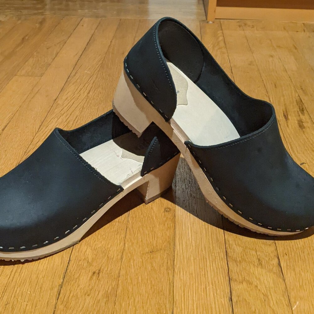 Sandgens Swedish Handmade Clogs - Closed Back - Brett Low Heel